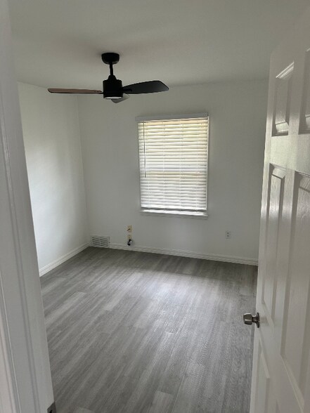 Building Photo - 4307 NW Ridgecrest Dr
