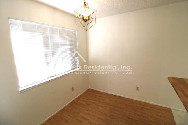 Building Photo - Wonderful 2bd/1ba South Natomas Condo in G...