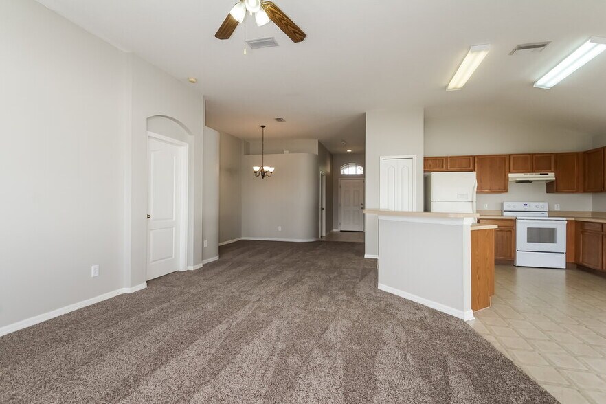 Building Photo - 11136 Rodeo Ln