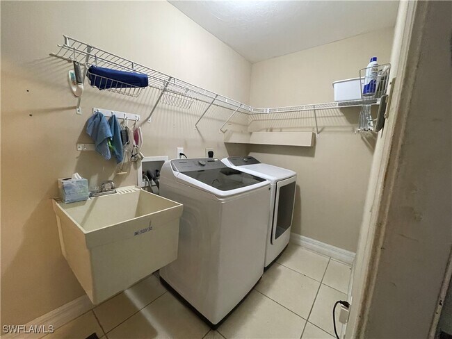 Building Photo - 5240 Cherry Wood Dr