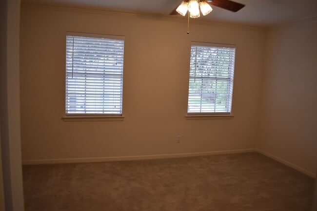 Building Photo - 6501 Gambier Ln