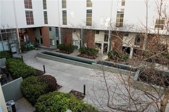 Building Photo - 620 Glen Iris Dr NE