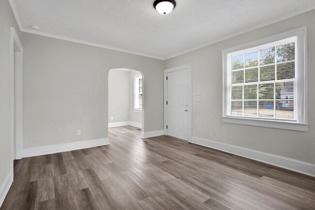 Building Photo - 216 Hawthrone