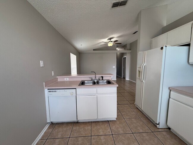 Building Photo - 178 Dahlia Village Cir