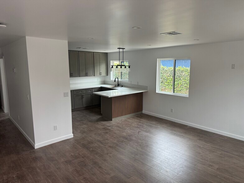 Building Photo - 4210 W 119th St