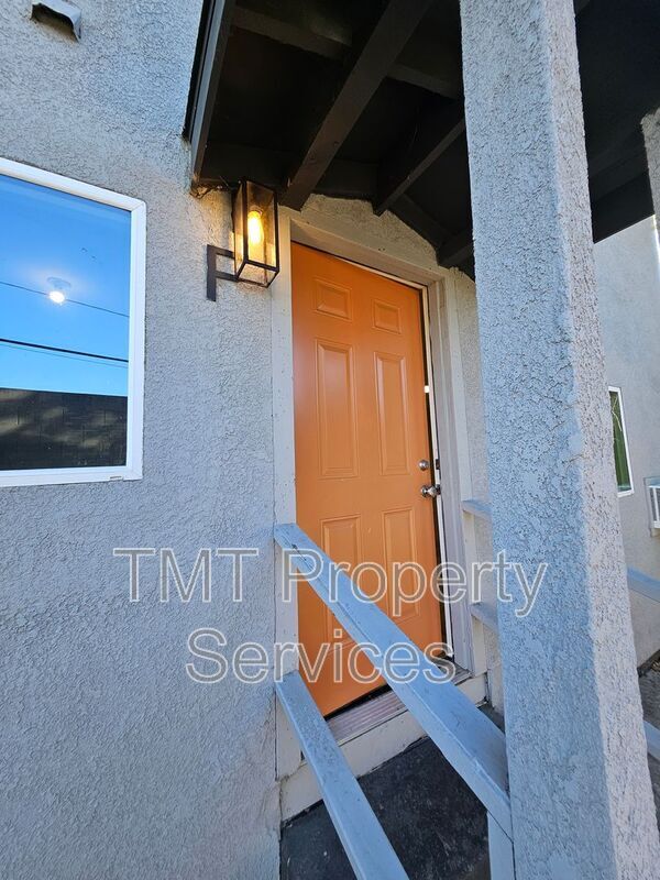 Building Photo - 1647 E 6th St