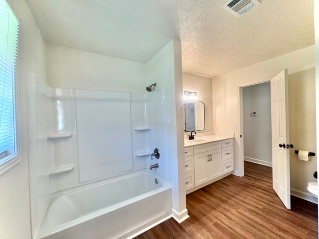 Building Photo - 992 Buck Egger Rd