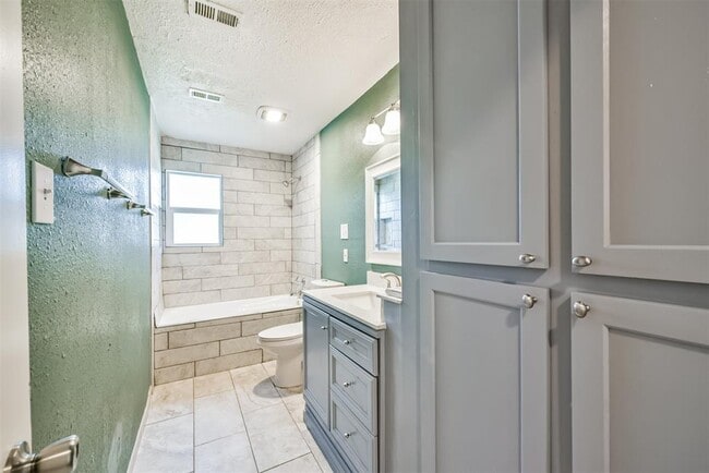 Building Photo - 16031 Birch Vale Dr