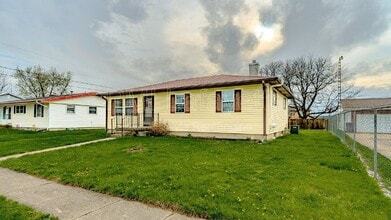 Building Photo - 2454 Poplar Ln