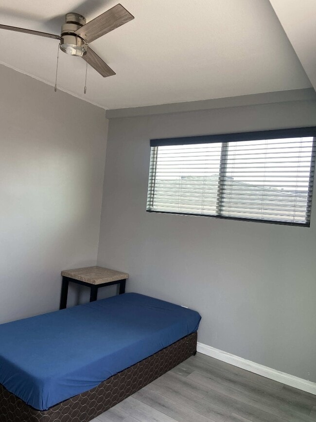 Building Photo - 576 13th St