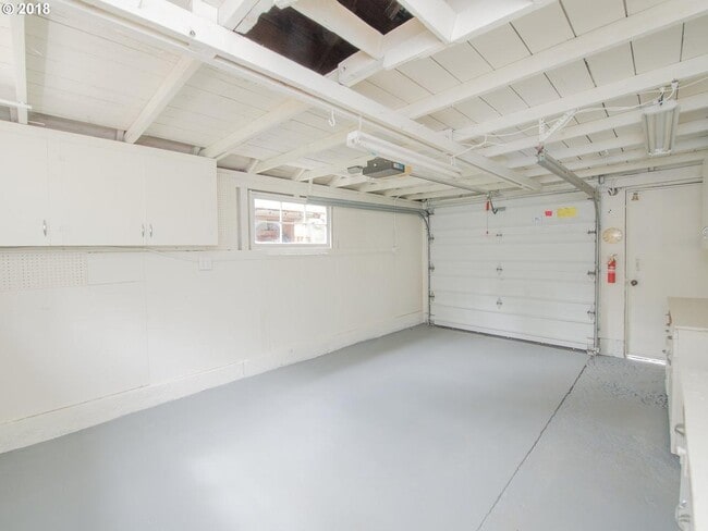 Building Photo - 6400 SW Vermont St