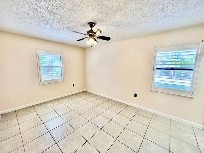 Building Photo - 2 bed 2 bath in Rosemary's District