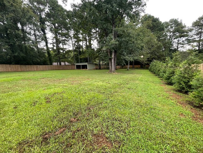 Building Photo - Nice 3/2 House in Armuchee- $1,895