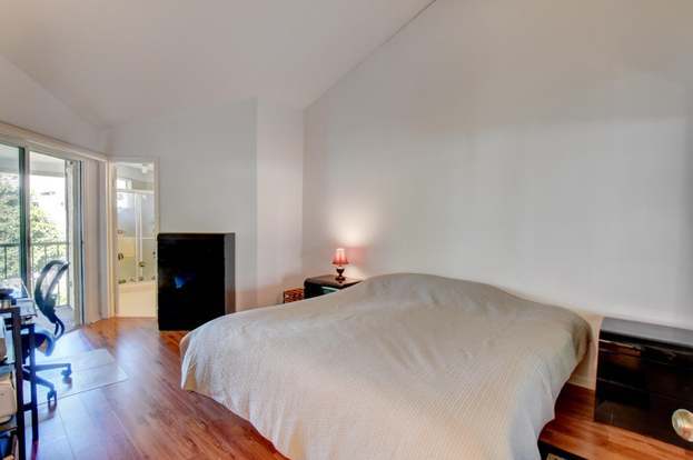 Building Photo - 6553 Via Regina