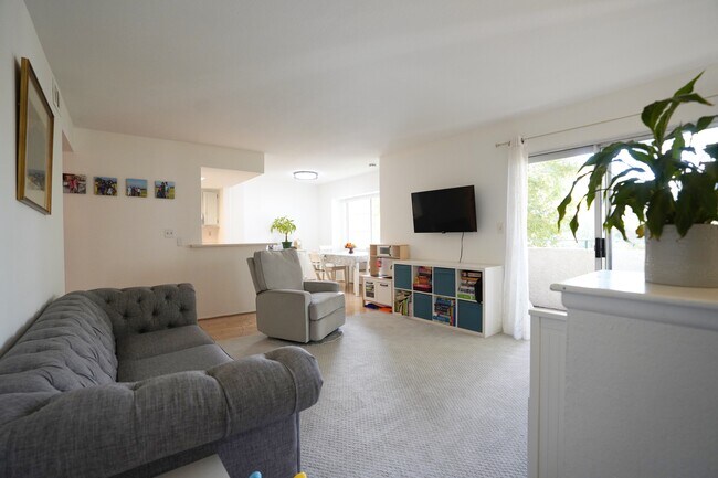 Building Photo - 4201 Las Virgenes Rd