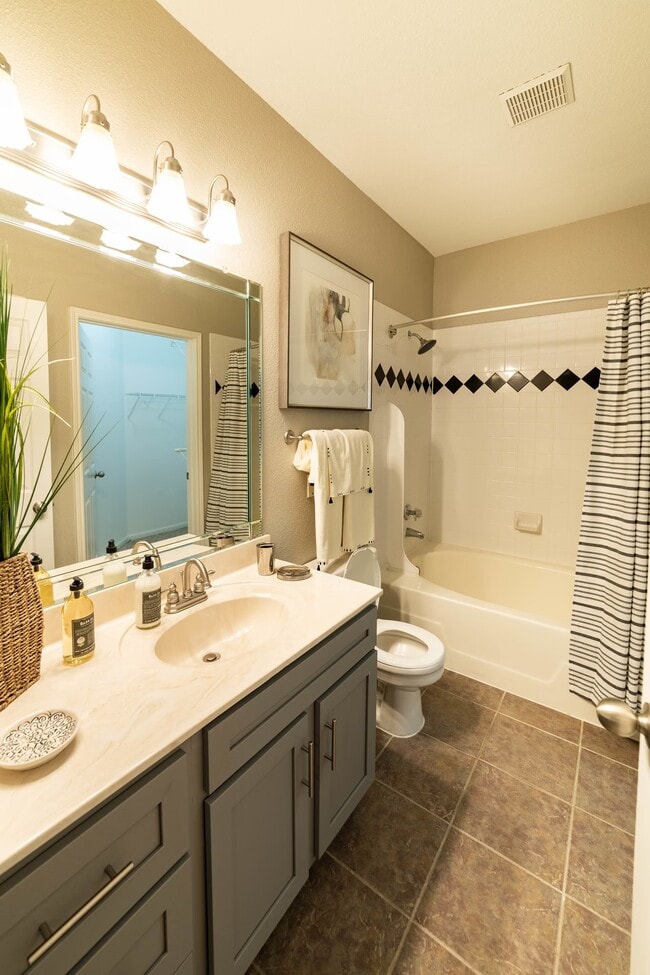Building Photo - Pet-Friendly Comfort with Luxury Perks!
