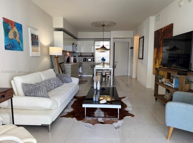 Building Photo - 1300 Brickell Bay Dr