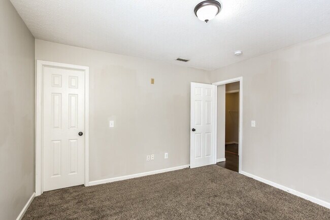 Building Photo - 12005 Gatwick View Dr