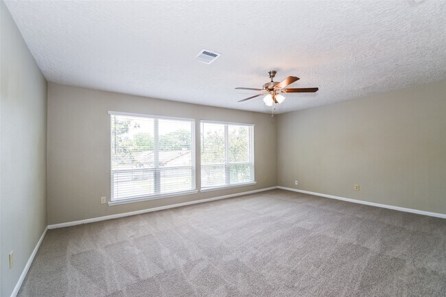 Building Photo - 2422 Hilton Head Dr