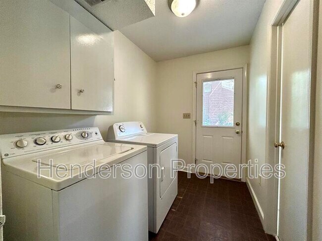 Building Photo - 9211 Robert Frost Ln