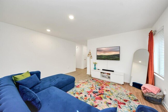Building Photo - 21641 Balzola Ln