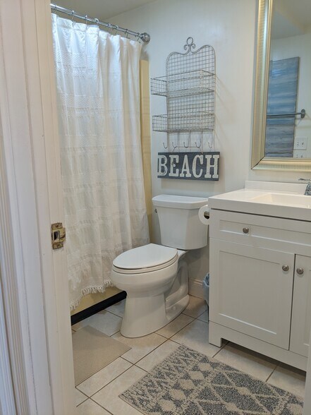 Full Bath - 415 Ocean Blvd