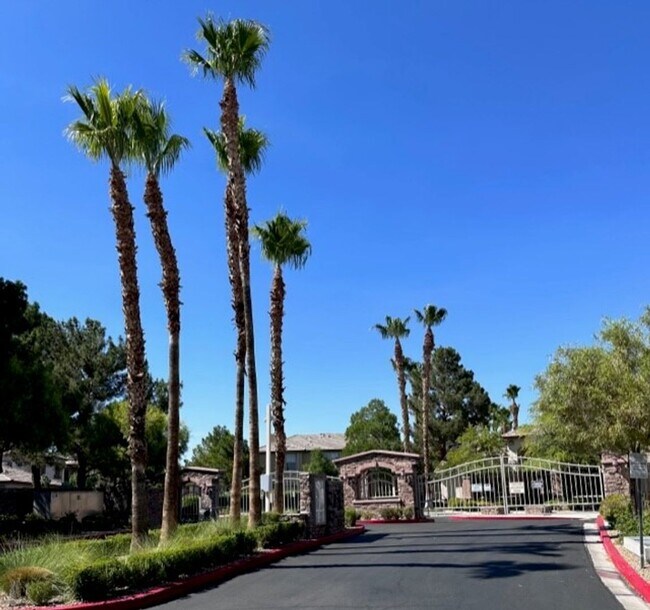 Building Photo - Beautiful 3 bedroom Condo in Summerlin- 2 weeks Free!!