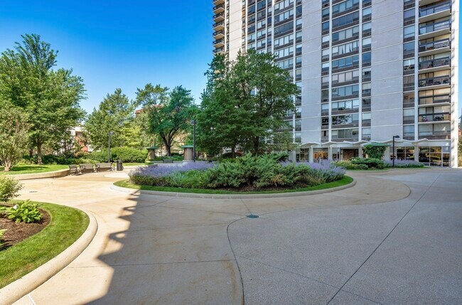 Building Photo - 1355 N Sandburg Terrace