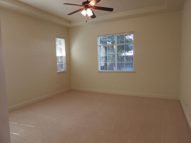 Building Photo - Empire Ranch!!