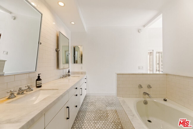 Building Photo - 4608 Glencoe Ave