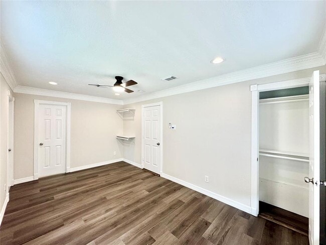 Building Photo - 811 Adele St