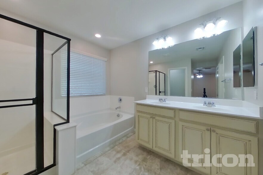 Building Photo - 11690 N 166th Dr