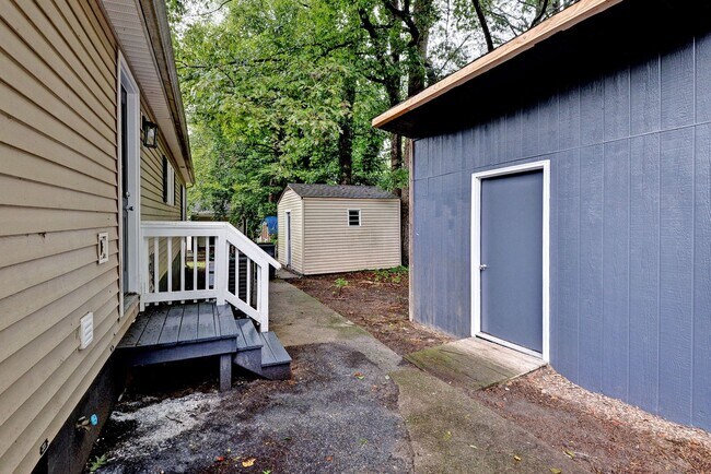 Building Photo - 129 Briar Ln