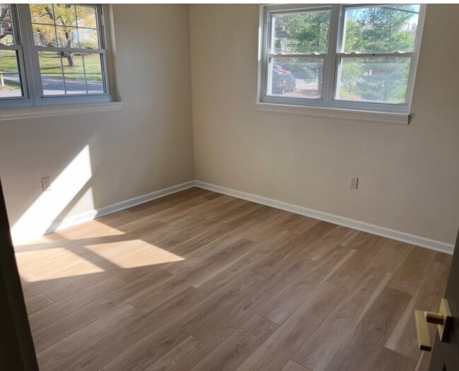 Building Photo - 101 Meadow St