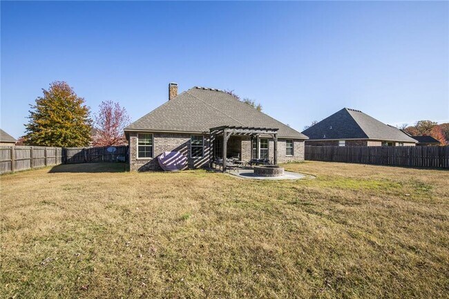 Building Photo - 3761 W Providence Dr