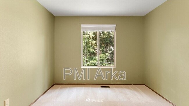 Building Photo - 23960 SE 42nd Pl