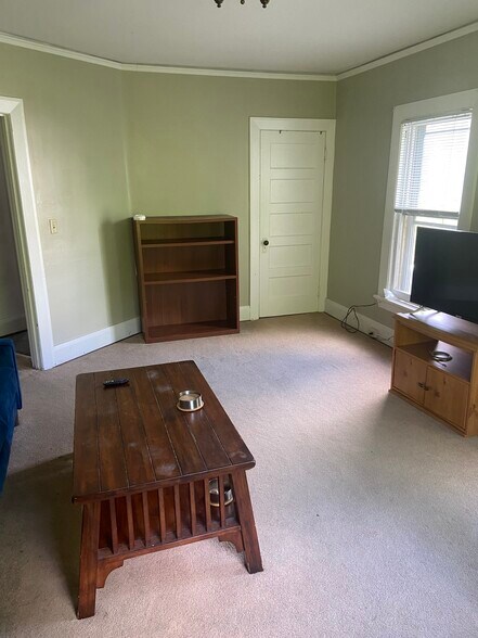 Building Photo - 118 Schuyler Plz
