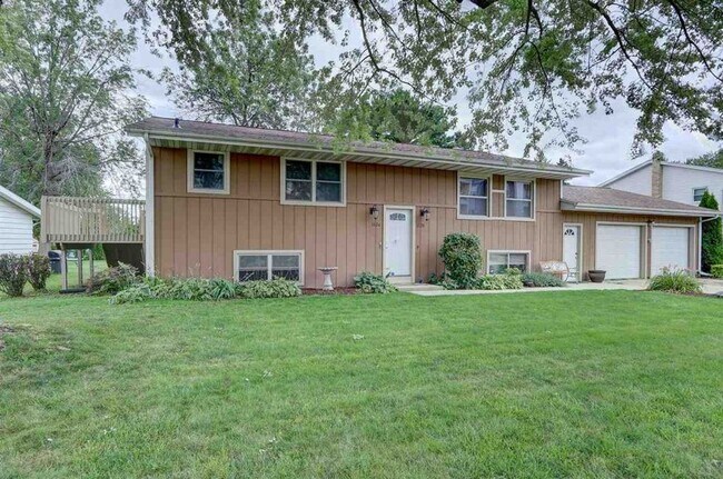 Building Photo - Sun Prairie Duplex