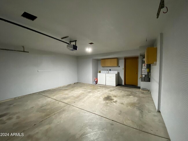 Building Photo - 821 E Redondo Dr