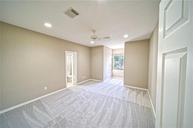 Building Photo - 910 Peachwood Bend Dr
