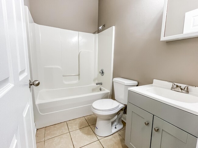 Building Photo - 1916 Eagle St