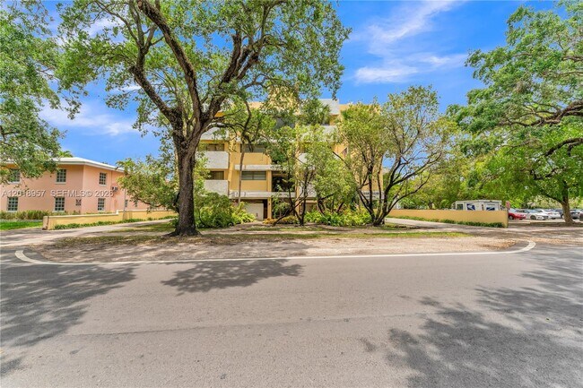 Building Photo - 525 Coral Wy
