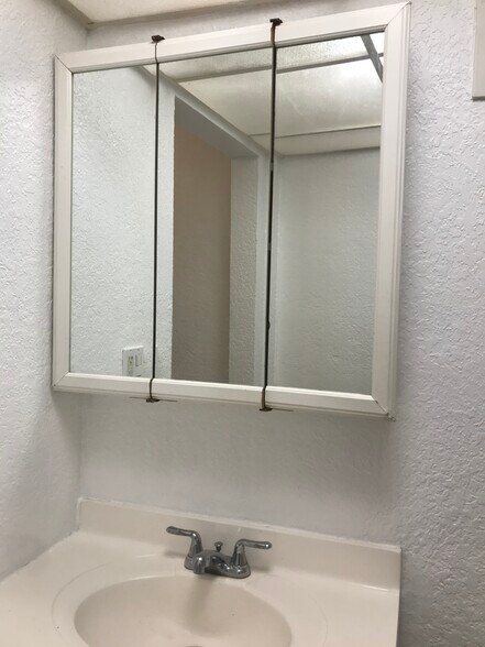 Building Photo - 760 SE 2nd Ave