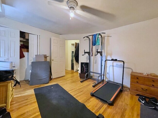 Building Photo - 415 1st St