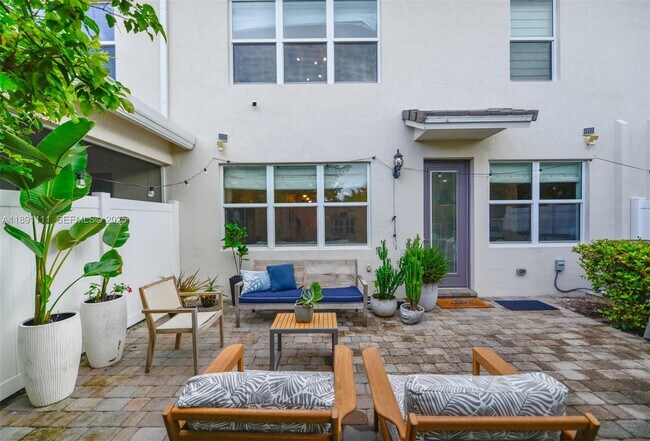 Building Photo - 4735 Eucalyptus Dr