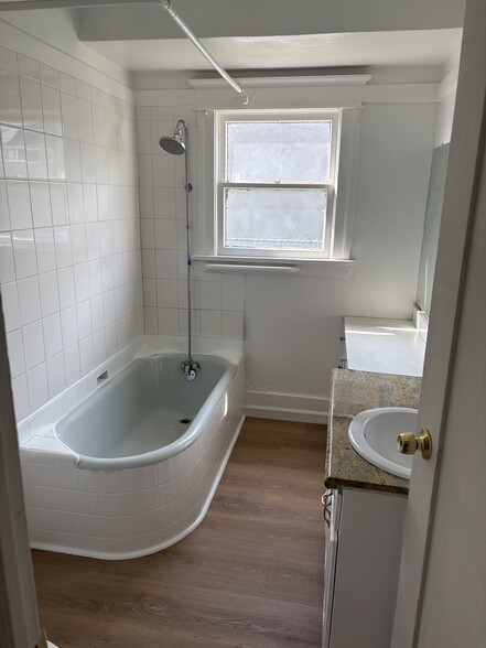 Building Photo - 601 W 74th St