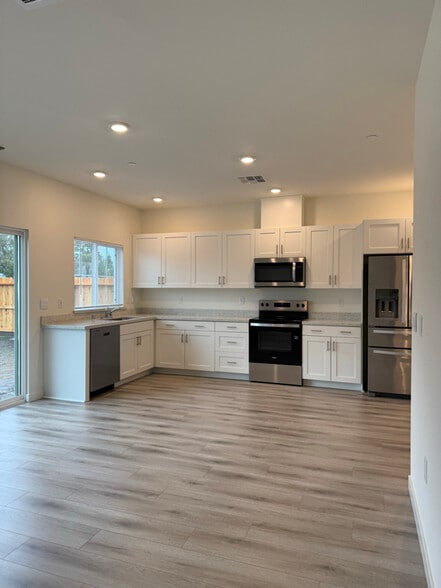 Building Photo - 874 Pico Pl