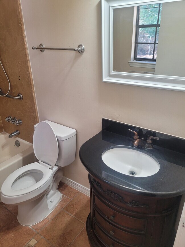 Building Photo - 4808 Fordham Dr