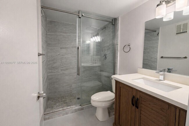 Building Photo - 731 N Pine Island Rd