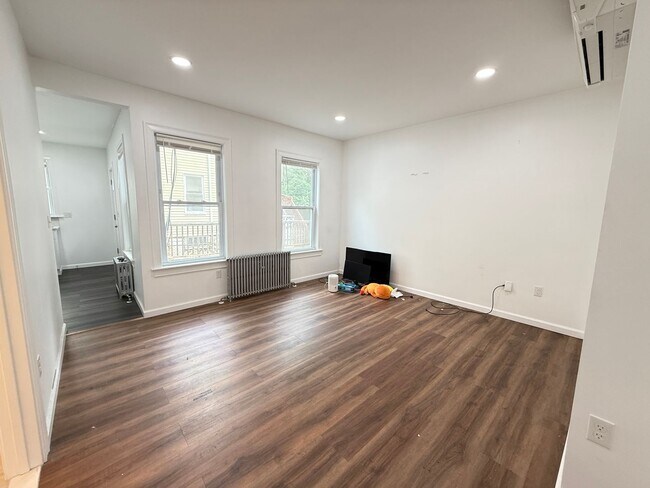 Building Photo - 81 Alder St